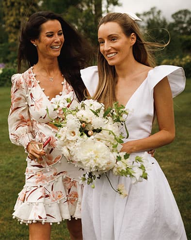 2020-wedding-bride-with-bridesmaid-gallery