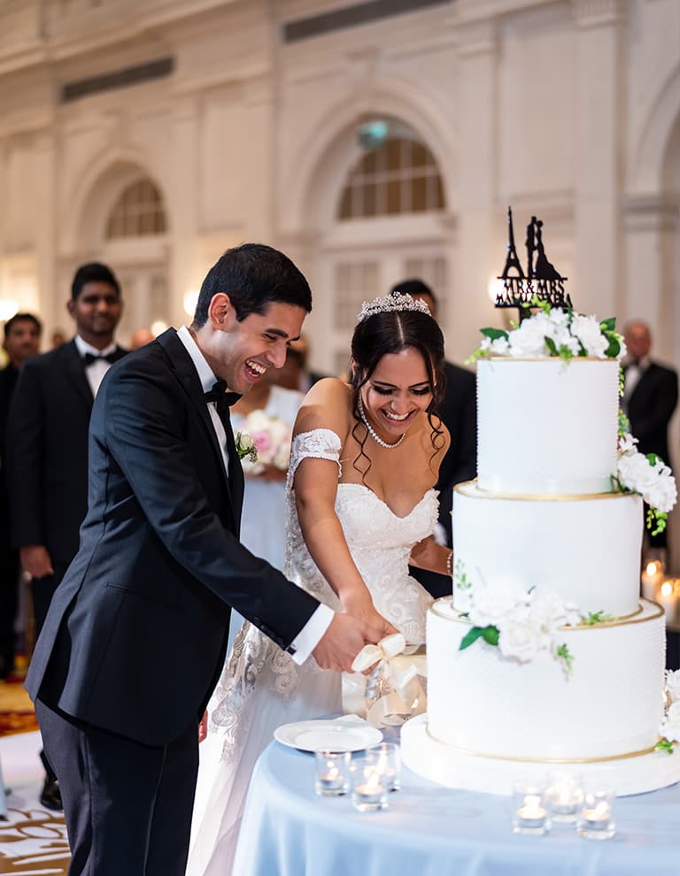 Keshia and Timor cut the wedding cake