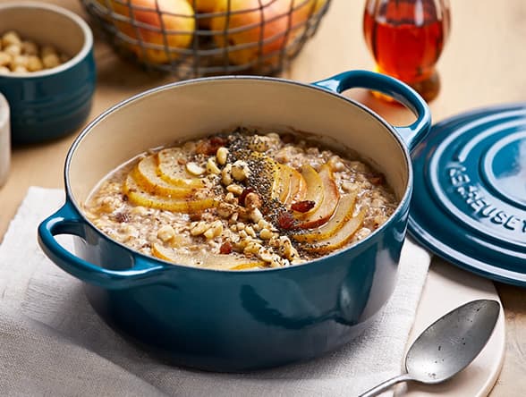 le creuset signature cast iron shallow casserole