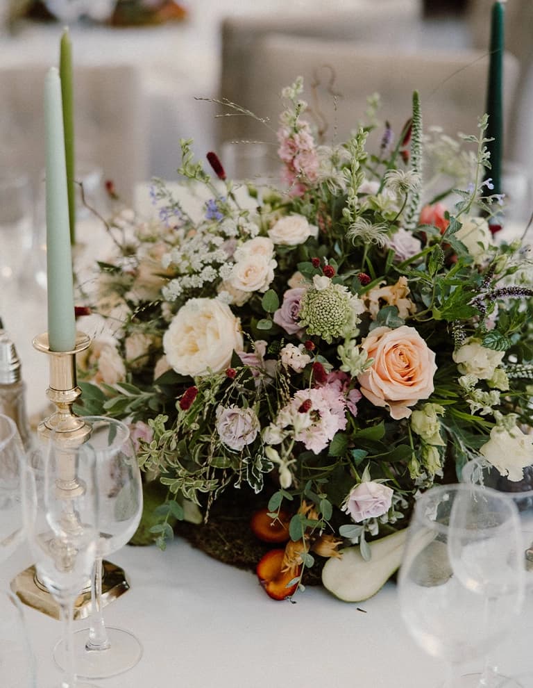 Details of wedding flower arrangement and tablesetting