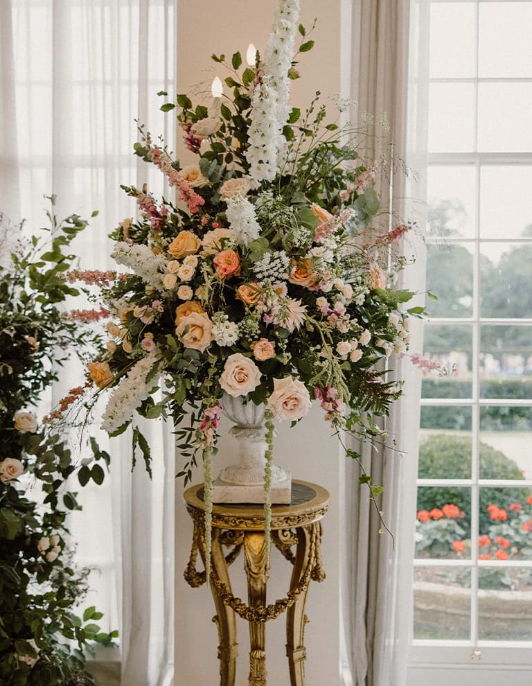 Traditional wedding flower arrangment