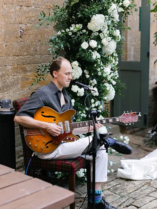 Acoustic musician playing on guitar