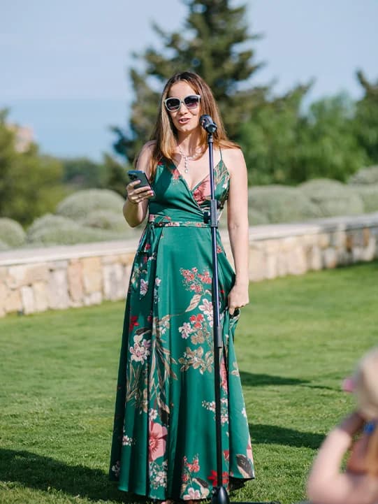 wedding guest does wedding reading during a ceremony