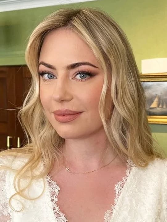 Bride wearing a wedding makeup by Buster Knight
