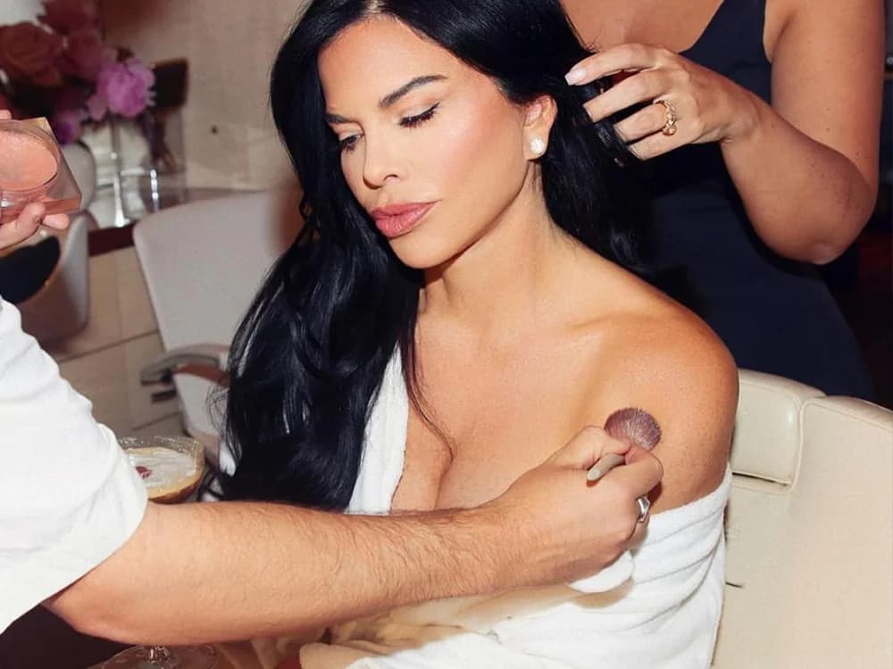 Lauren Sanchez having her makeup applied by Buster Knight