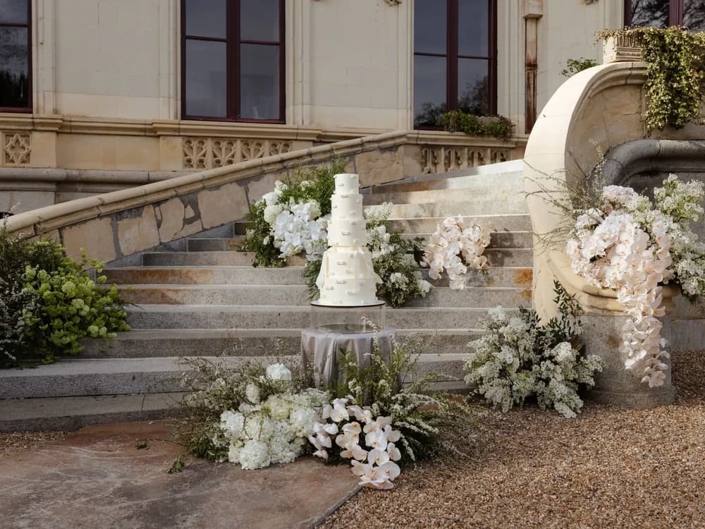 A wedding cake on the stairs of a French château