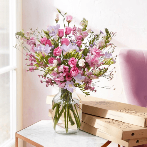 Image showing the Lux Letterbox flower subscription product.