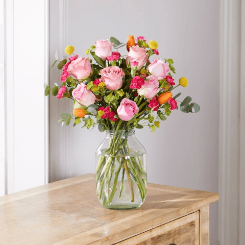 Image showing the Lux Letterbox flower subscription product.
