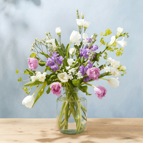Image showing the Regular Letterbox flower subscription product.