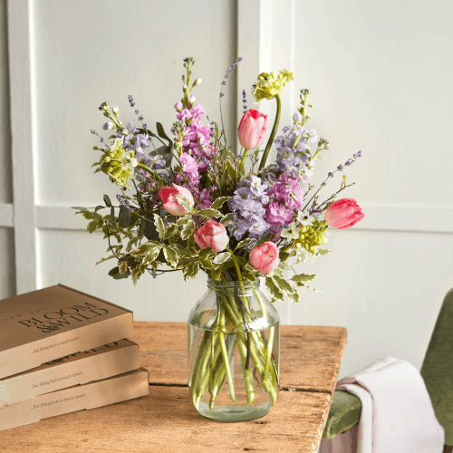 Image showing the Lux Letterbox flower subscription product.
