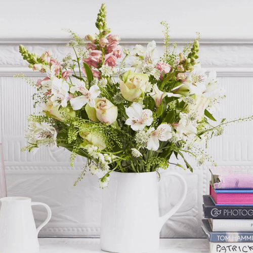 Image showing the Regular Letterbox flower subscription product.