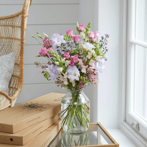 Image showing the Regular Letterbox flower subscription product.
