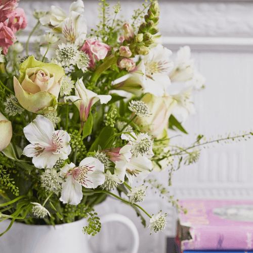 Image showing the Regular Letterbox flower subscription product.