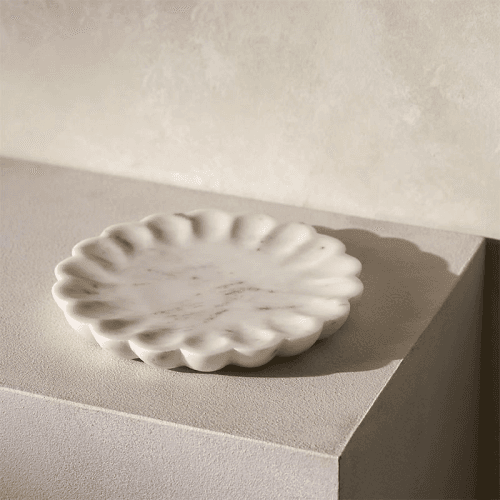 Image showing the Larton Scalloped Plate, Marble product.