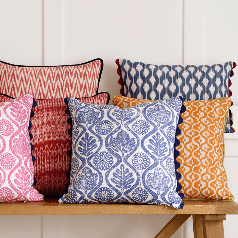 Oakleaves Cushion, Bright Blue